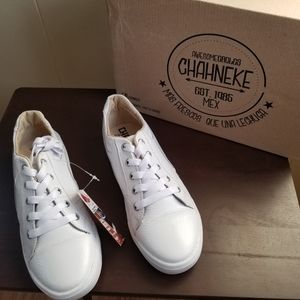 Leather sneakers. MODEL MERENGUE